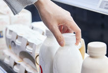 好牛奶什么颜色