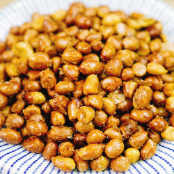  Spicy and salted peanuts