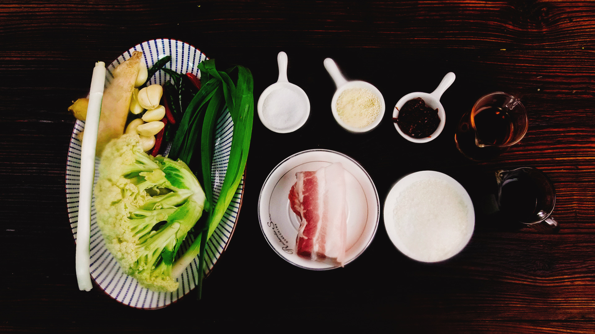 花菜回锅肉做法步骤：1