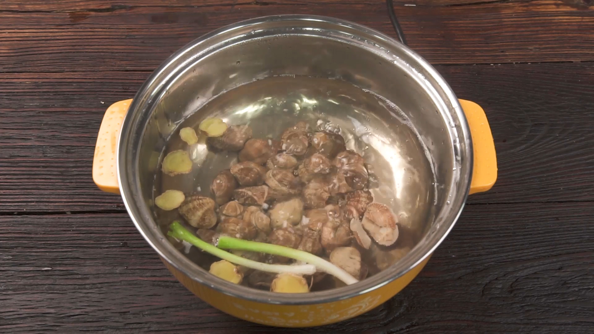 花蛤豆腐汤做法步骤：4