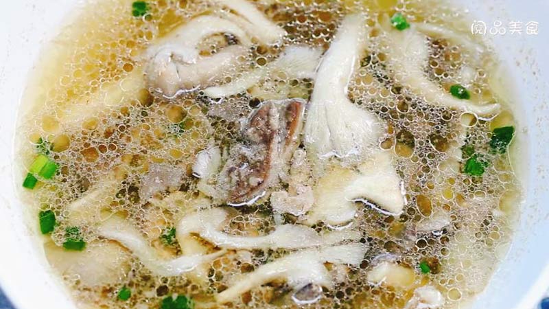 凤尾菇鸭肝汤做法步骤：8